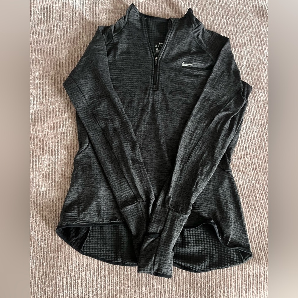 Women’s Nike dry fit long sleeve Medium